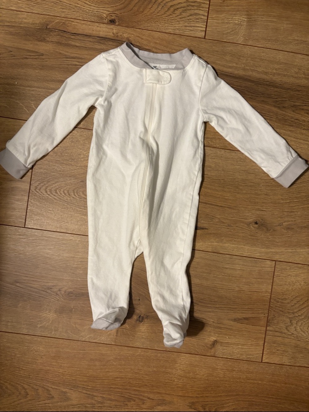 Petite plume footie size 6-9M